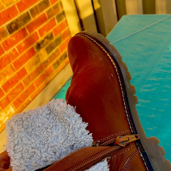 Shoes - Picture 2 of 4